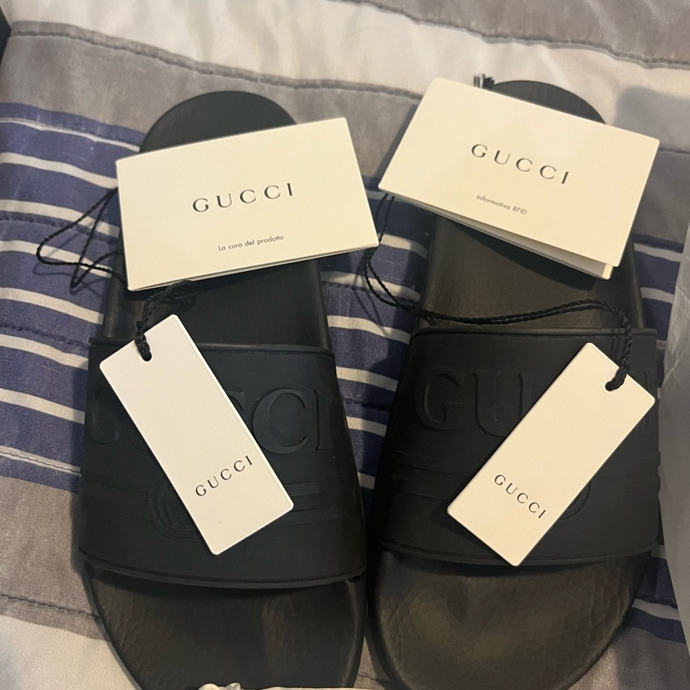 GUCCI Embossed Black Slides - Picture 14 of 15